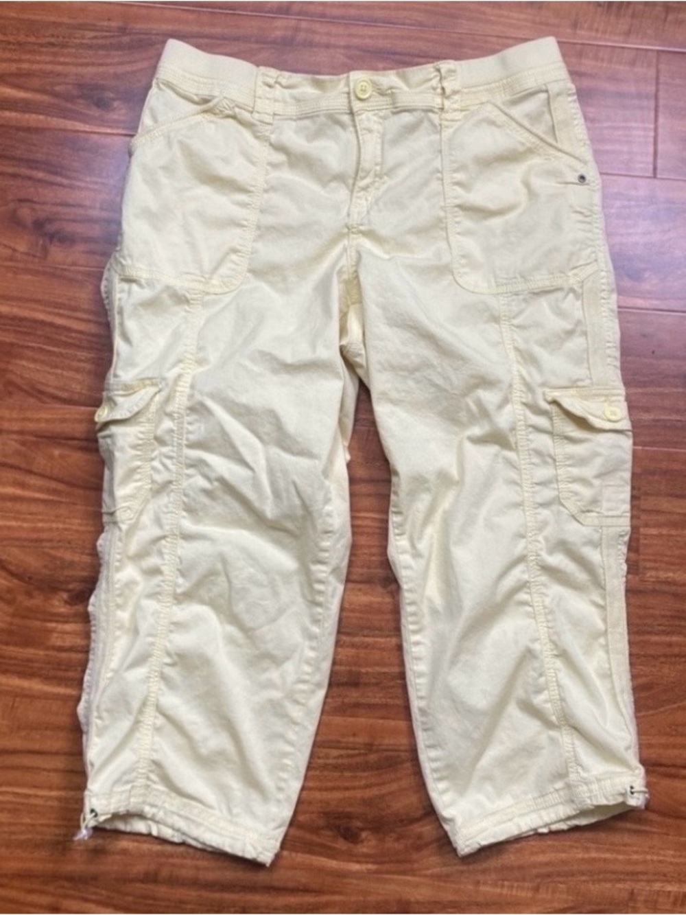3/$25 Style & Co. Women's Light Yellow Cargo Capri Pants Size 10 Coastal Casual